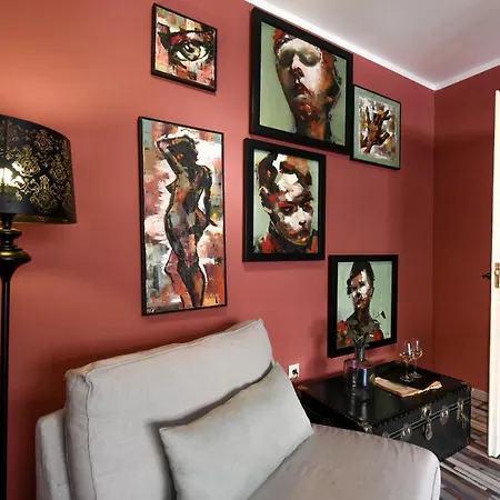 Captivating Old Town Apartment *