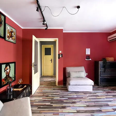 Captivating Old Town Apartment *